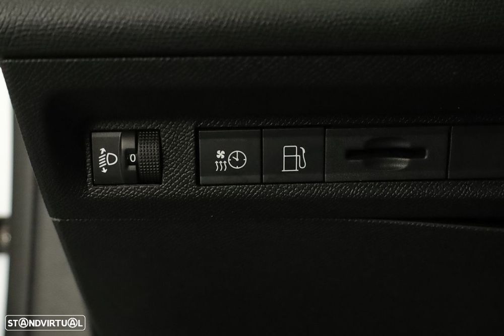 Peugeot 308 1.6 Hybrid Allure Pack e-EAT8 - 20