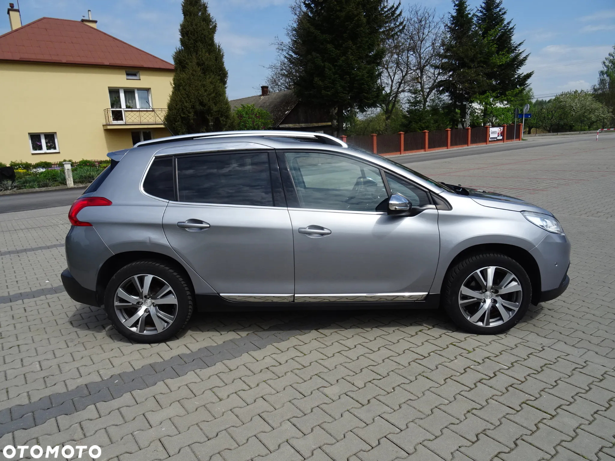 Peugeot 2008 1.2 Pure Tech GPF Allure S&S - 4