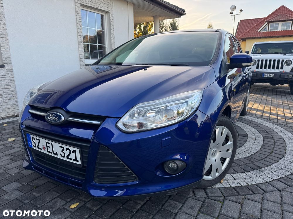 Ford Focus Turnier 1.0 EcoBoost Hybrid TITANIUM - 4