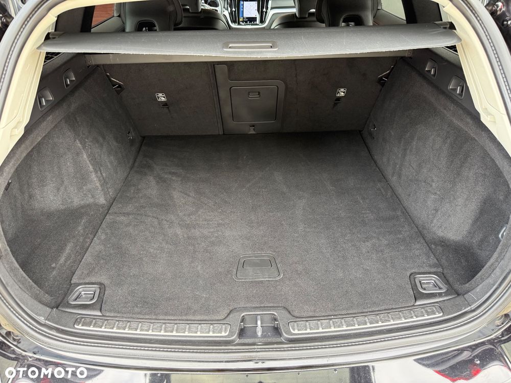 Volvo V60 B3 B DKG Momentum Pro - 21