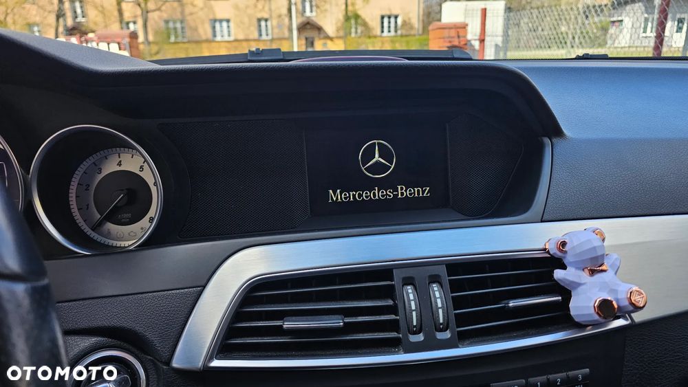 Mercedes-Benz Klasa C 200 CGI BlueEFFICIENCY Avantgarde - 19