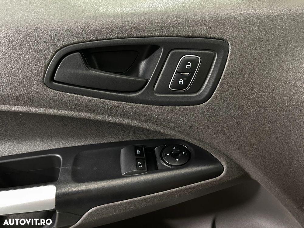 Ford Transit Connect - 13