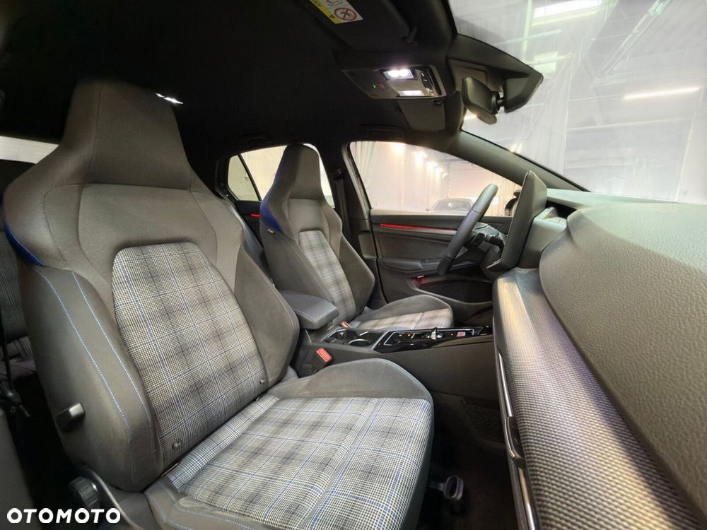 Volkswagen Golf - 24
