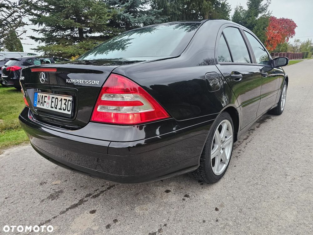 Mercedes-Benz Klasa C 180 Kompressor Classic Sport Edition - 33
