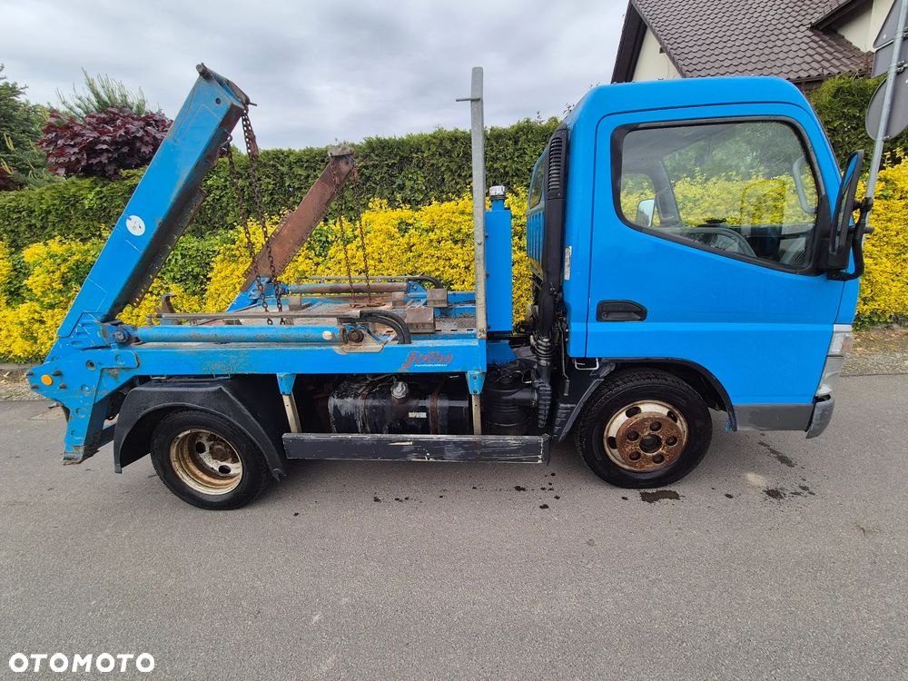 Mitsubishi FUSO - 3