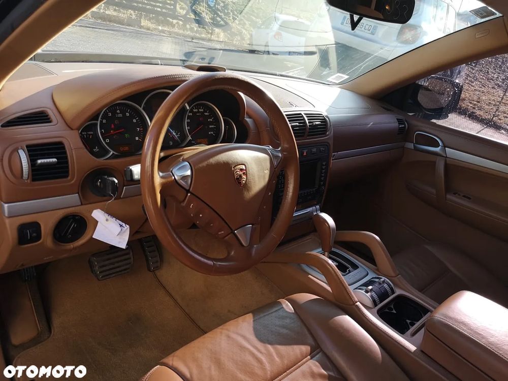 Porsche Cayenne - 25