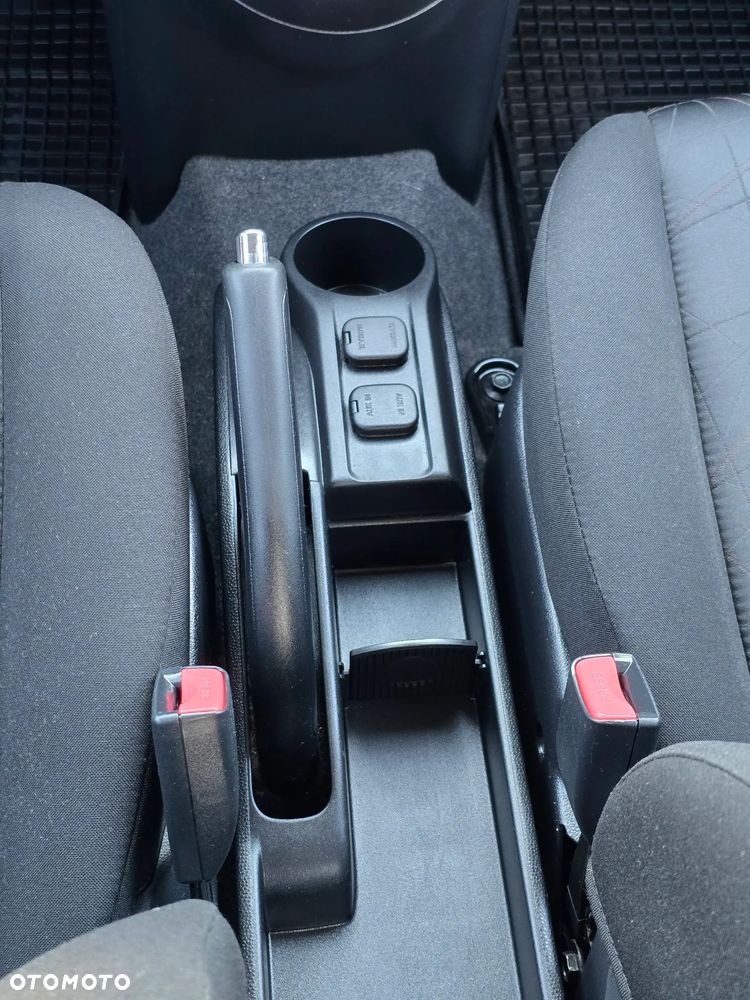 Mazda 2 1.5 Exclusive + - 28