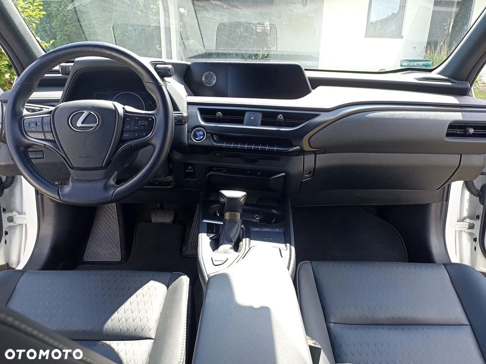 Lexus UX - 9