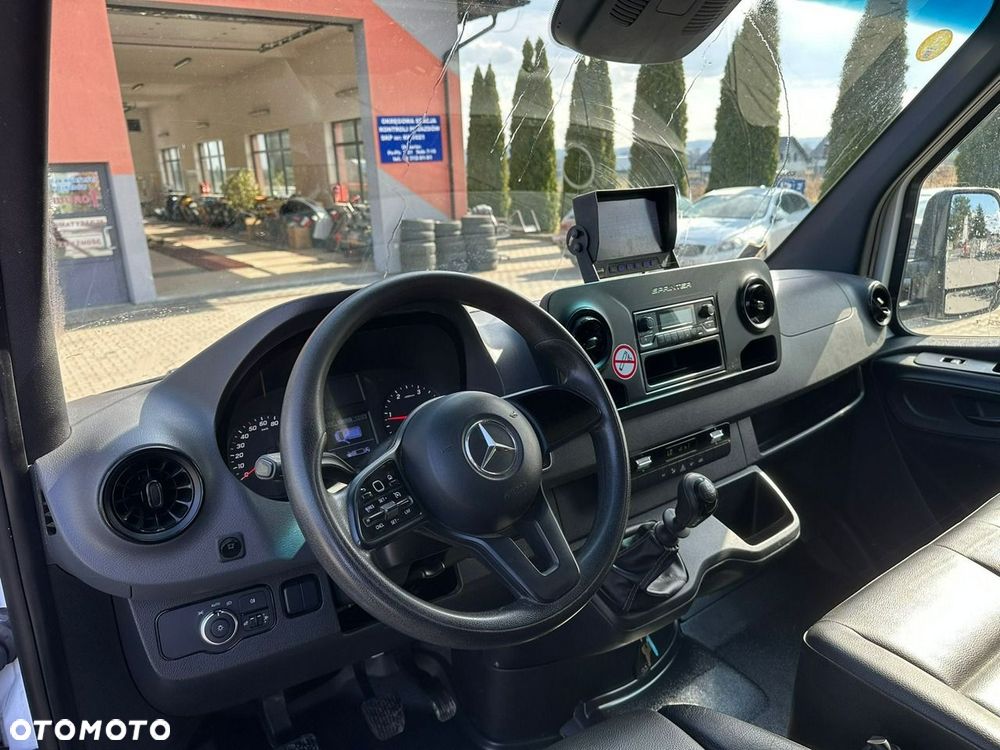 Mercedes-Benz Sprinter - 14