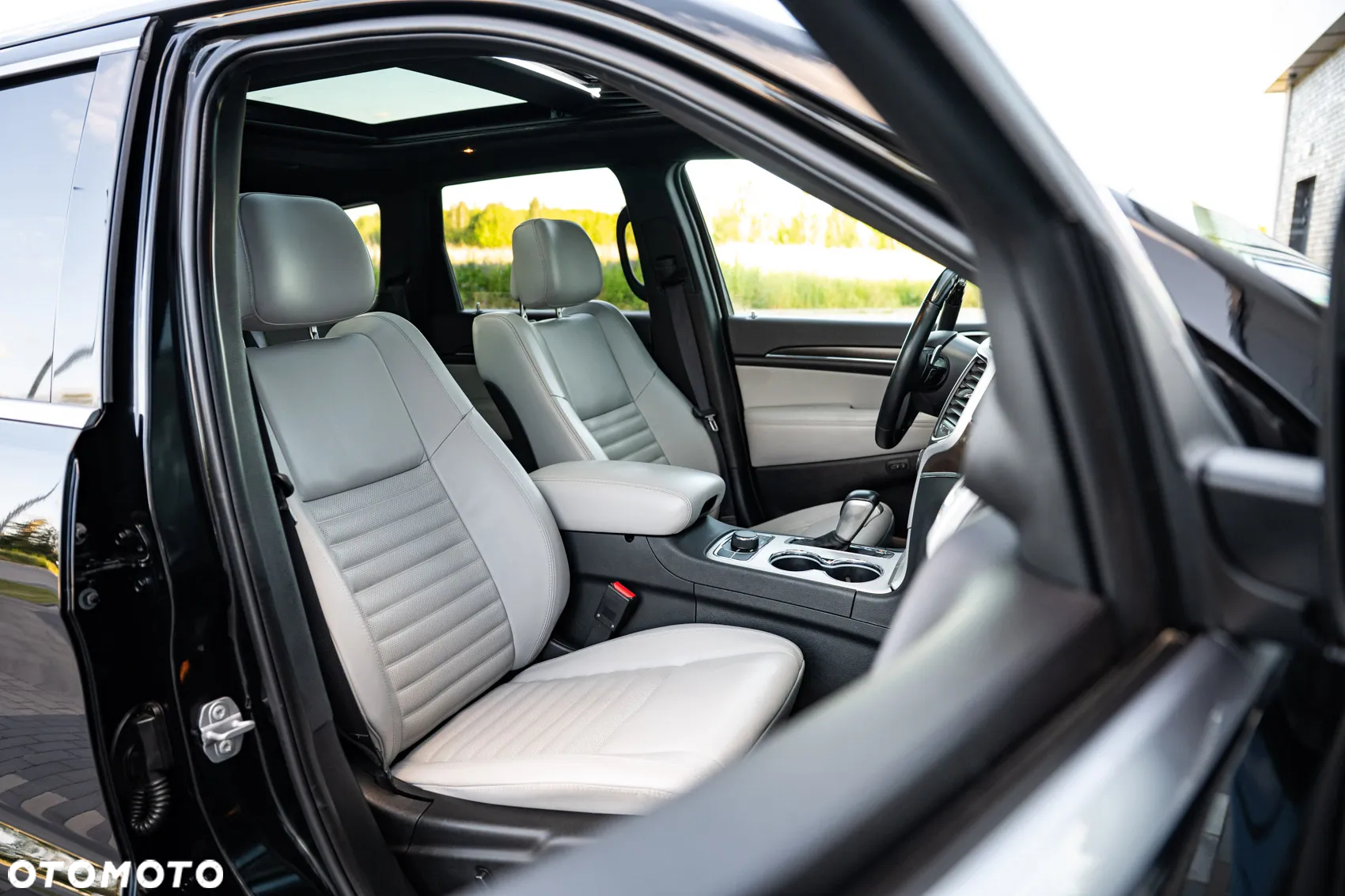 Jeep Grand Cherokee - 35