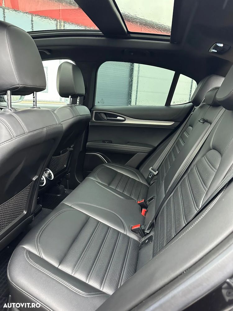 Alfa Romeo Stelvio 2.0 Turbo AWD AT8 Veloce - 11