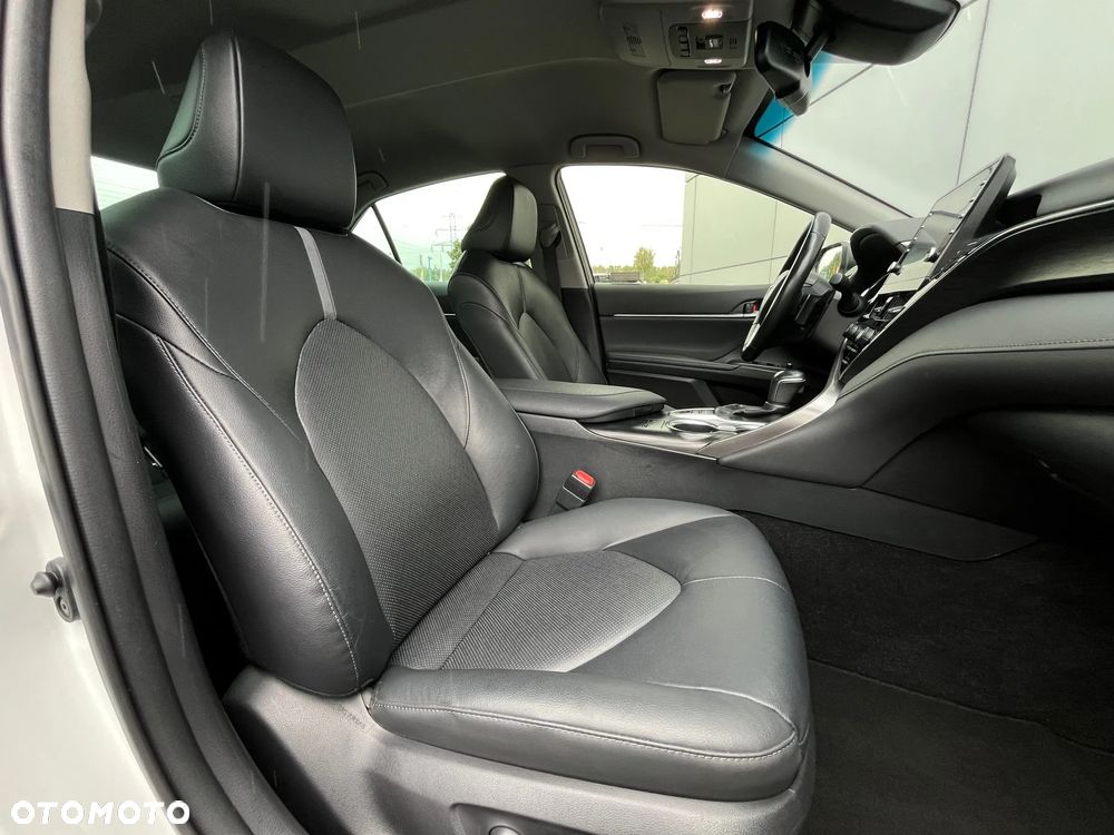 Toyota Camry 2.5 Hybrid Executive CVT - 18