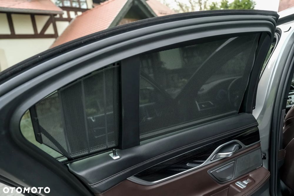 BMW Seria 7 750i xDrive - 15