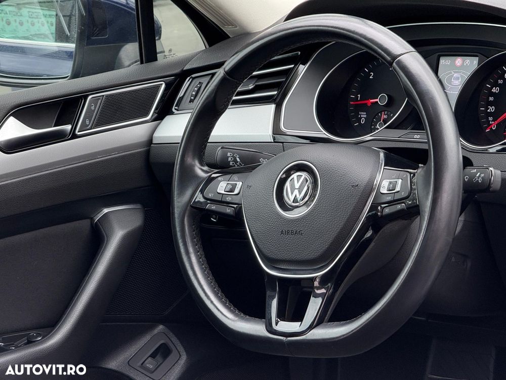 Volkswagen Passat - 8