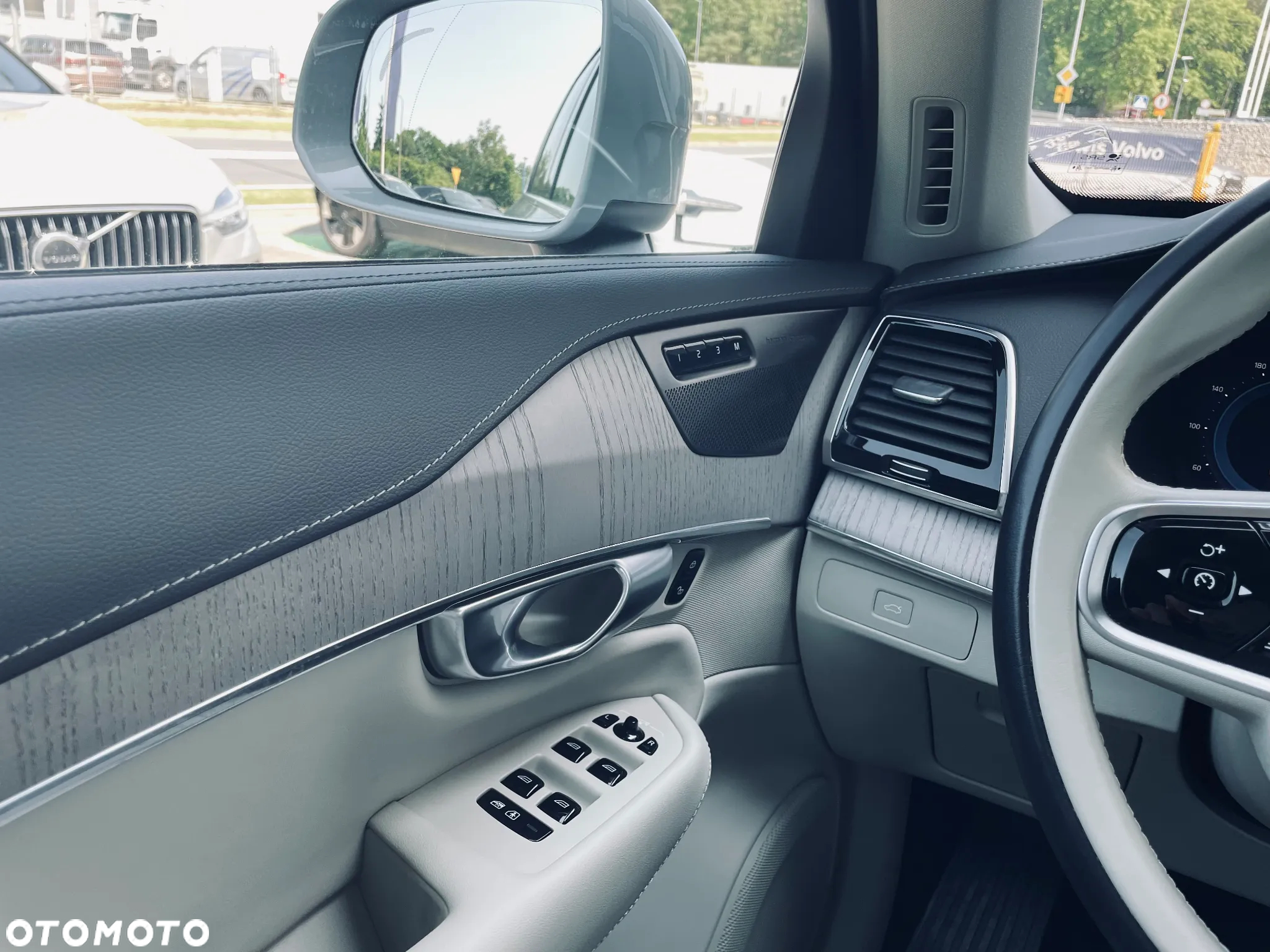 Volvo XC 90 - 9