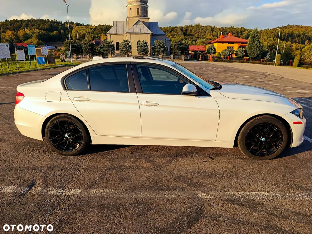 BMW Seria 3 328i xDrive Sport Line - 4