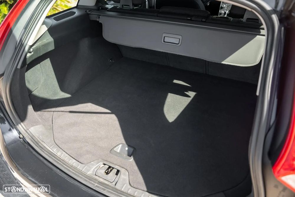 Volvo V60 2.0 D2 Momentum - 18