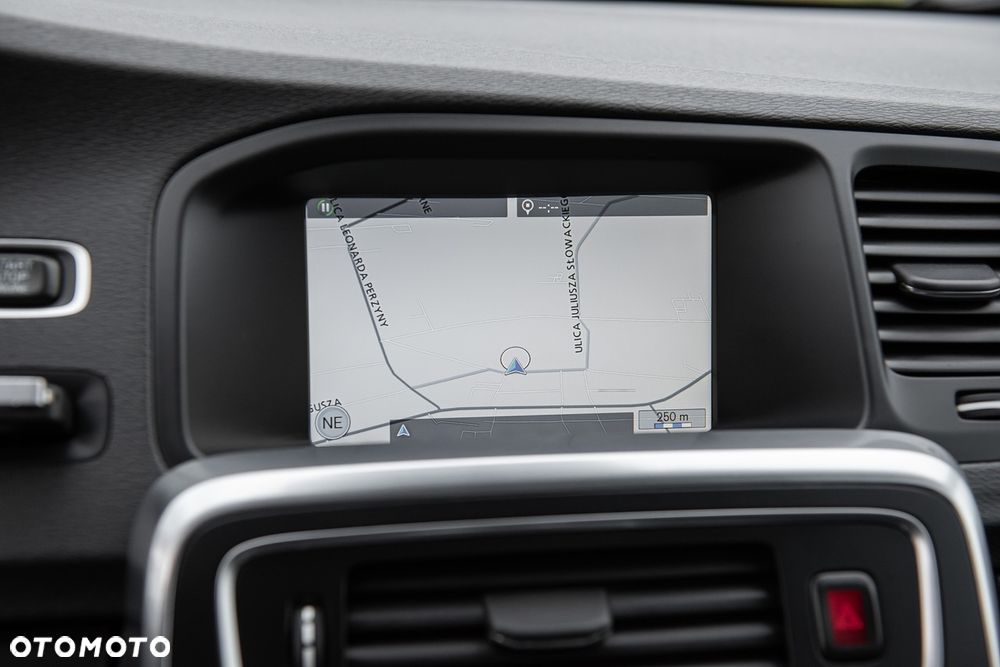 Volvo V60 D2 Summum - 20