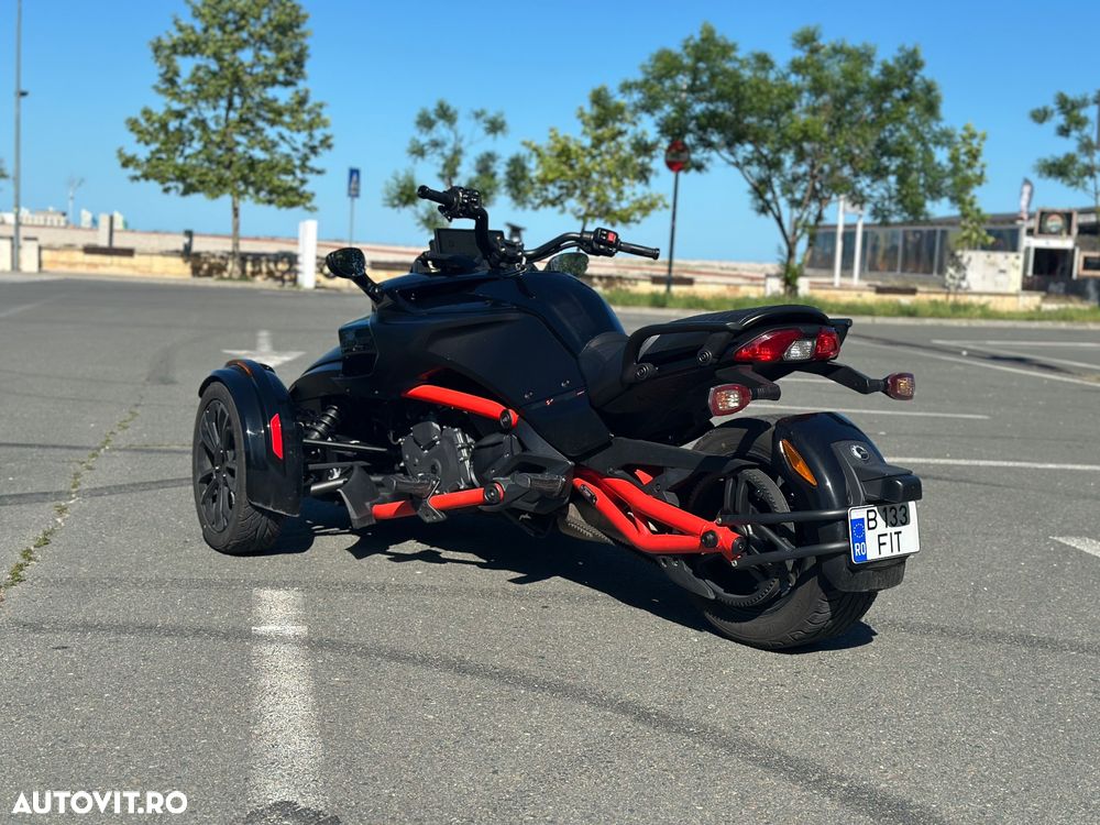Can-Am Spyder - 11