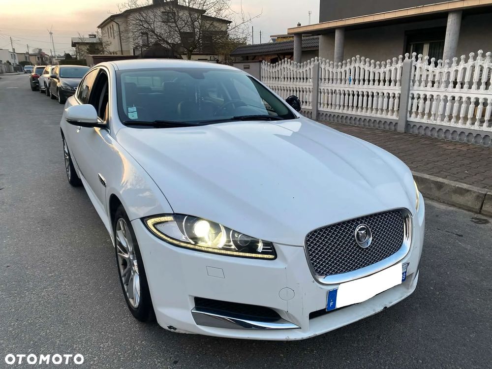 Jaguar XF 3.0 V6 D Luxury - 36
