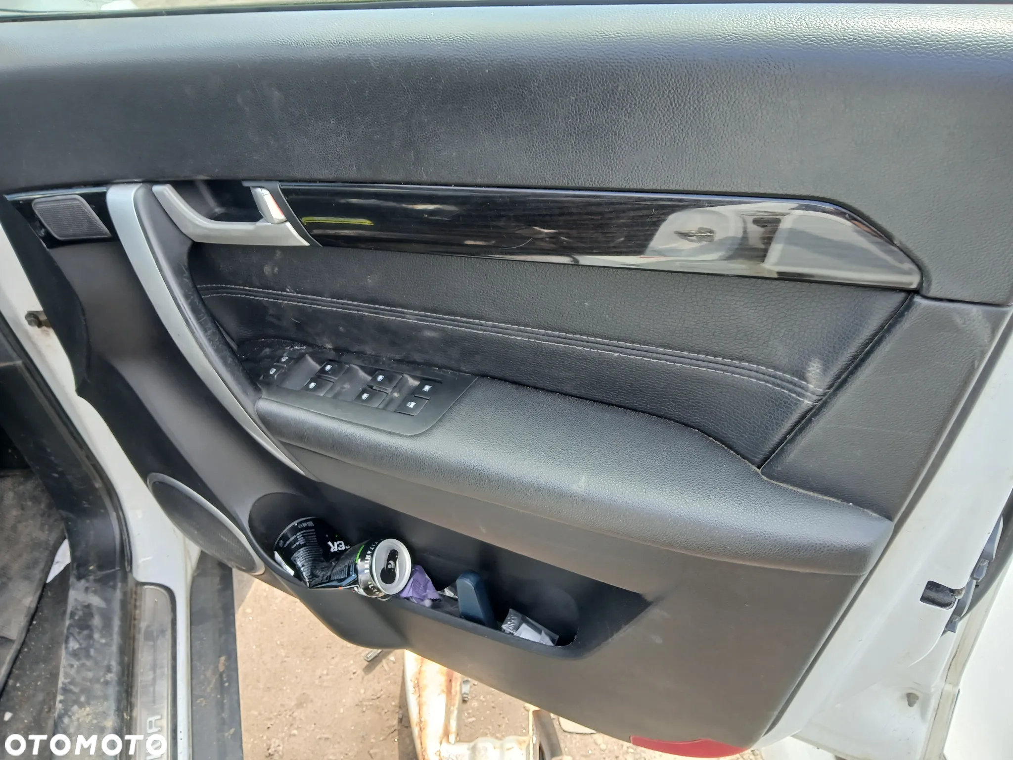 chevrolet captiva II LTZ anglik fotel fotele kanapa deska kokpit podsufitka boczek boczki klamka podłokietnik - 2