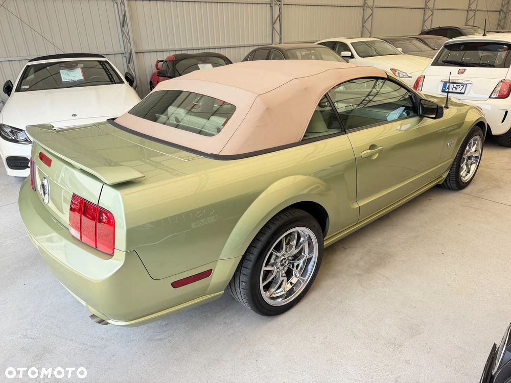 Ford Mustang - 4