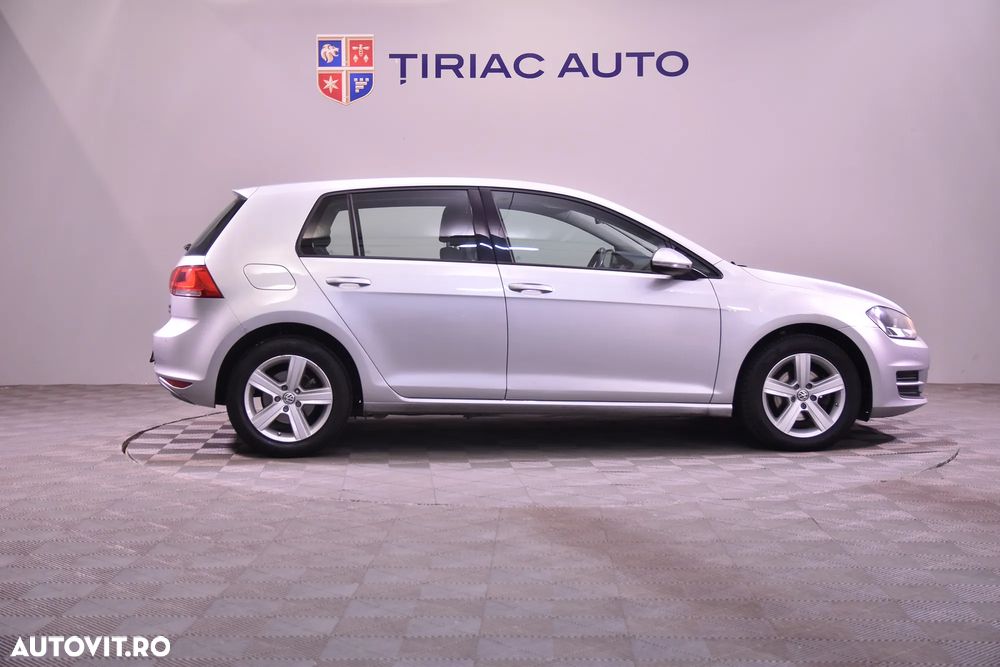 Volkswagen Golf - 6