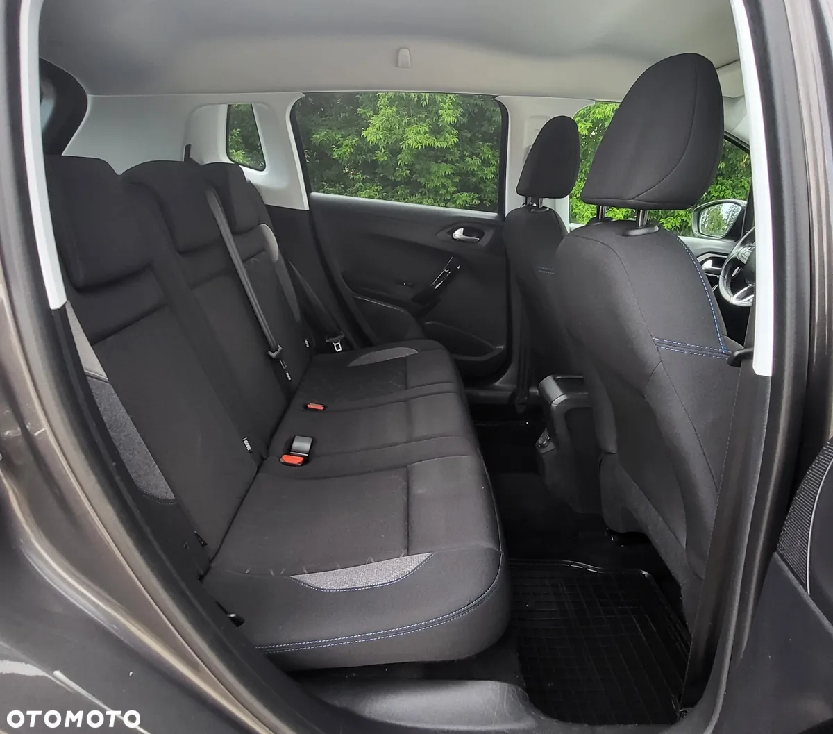Peugeot 2008 1.2 Pure Tech GPF Signature S&S - 13