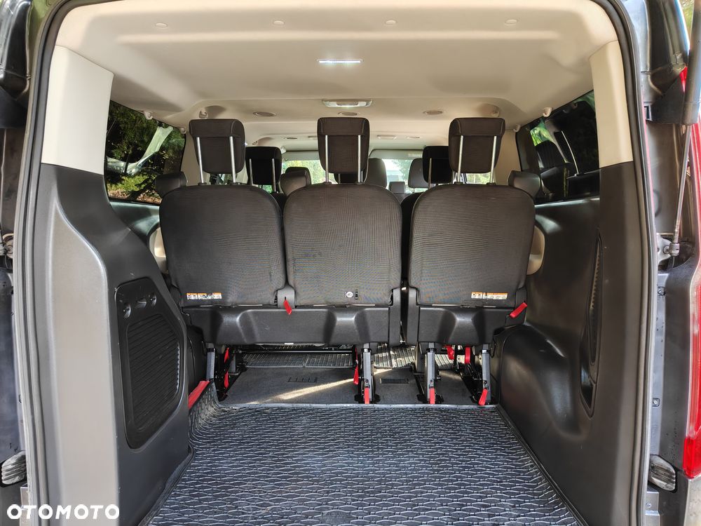Ford Tourneo Custom - 31