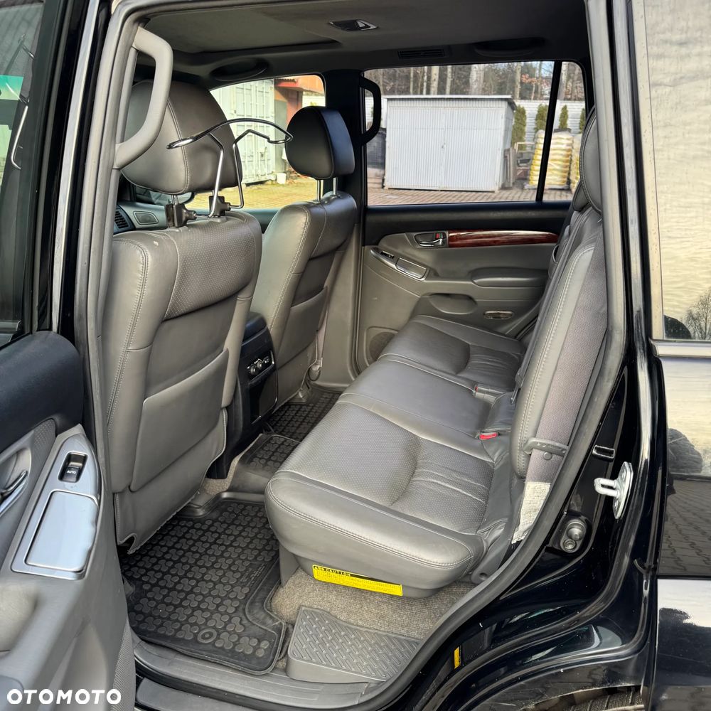 Toyota Land Cruiser - 12