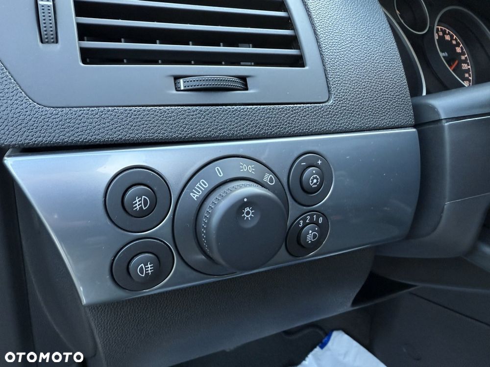 Opel Astra 1.8 Innovation - 27