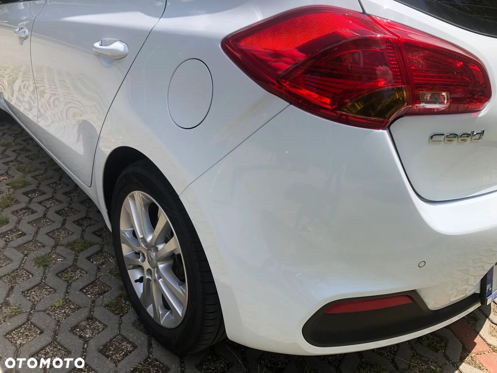 Kia Ceed 1.6 CRDi 128 Dream Team Edition - 31