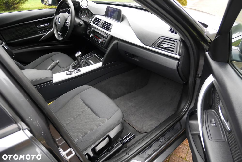 BMW Seria 3 318d DPF Edition Exclusive - 14