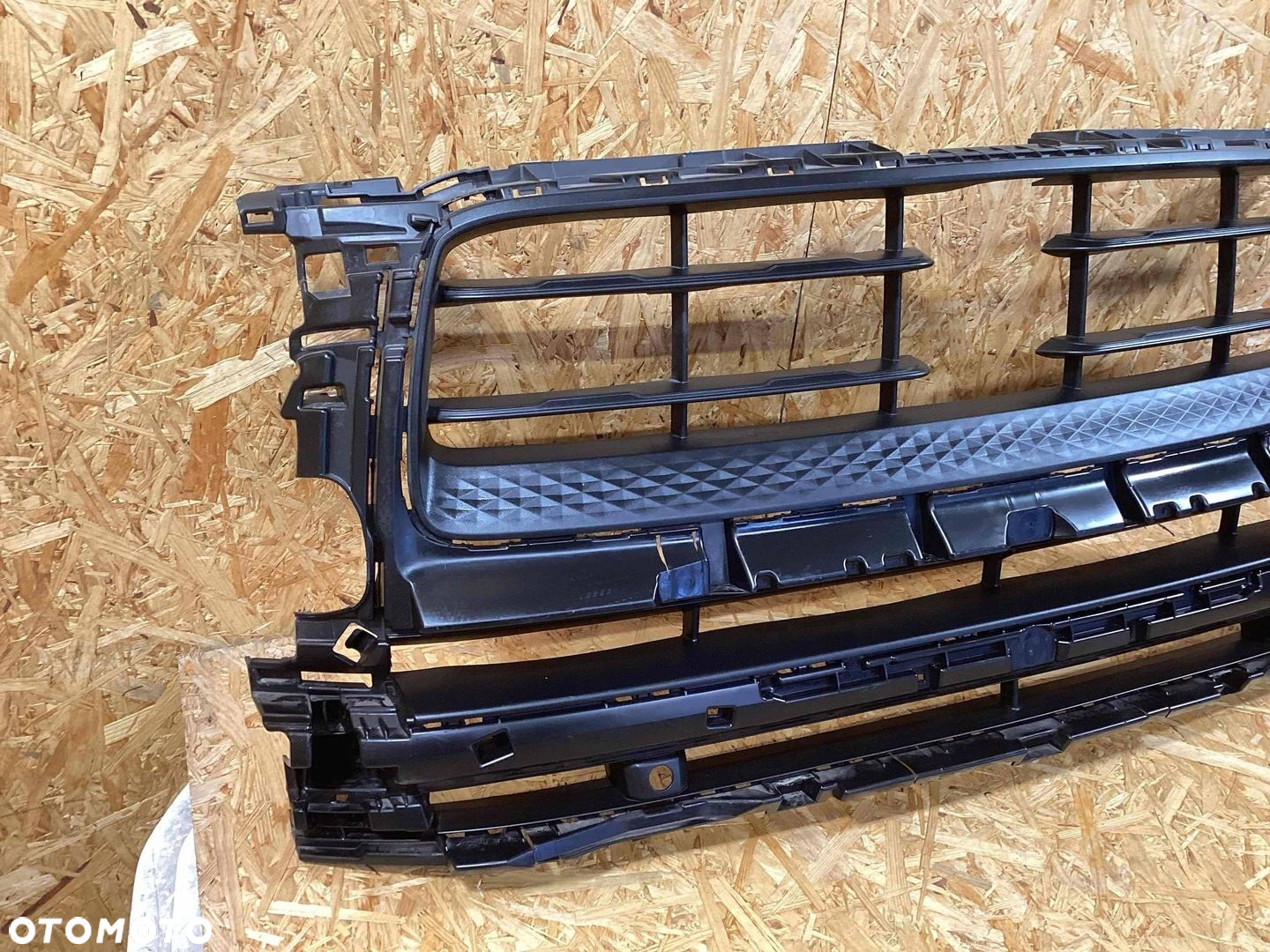 Porsche Macan 95B 2022 Grill Kratka zderzaka ACC Radar 95b807683ce - 2