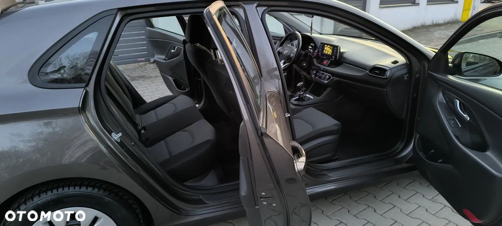 Hyundai i30 blue Kombi 1.6 CRDi Passion - 32