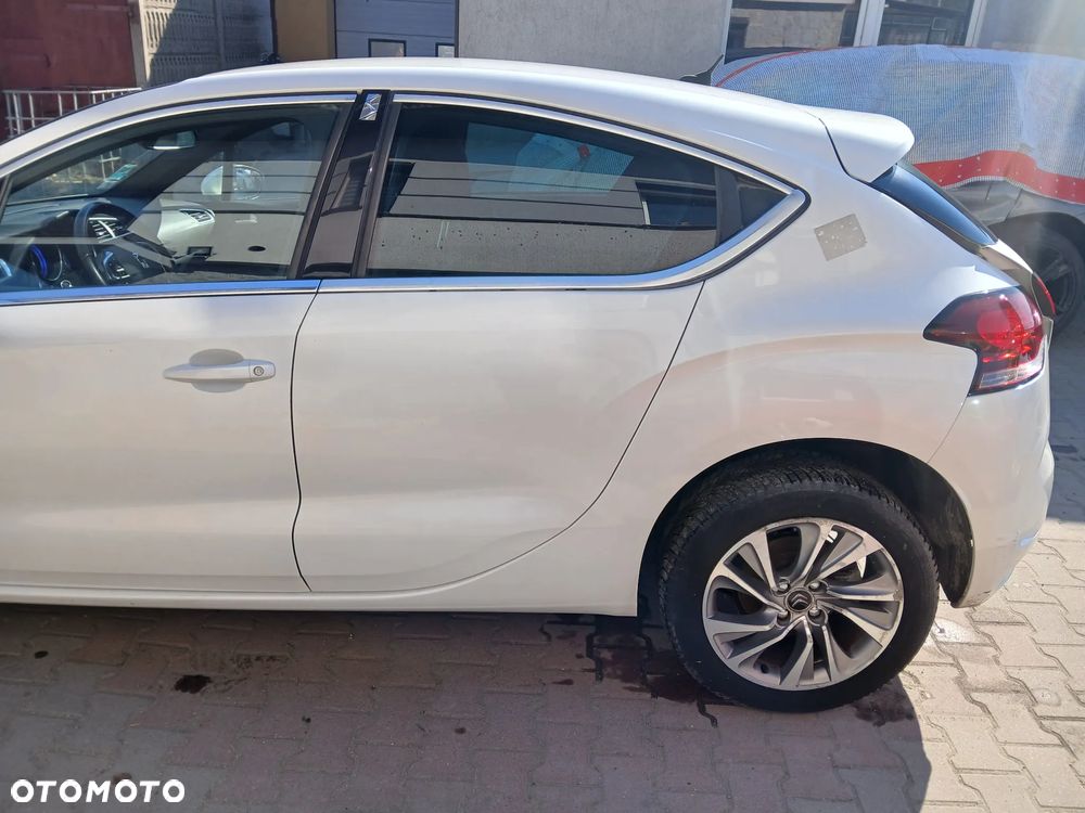 Citroën DS4 e-HDi 110 Chic - 7