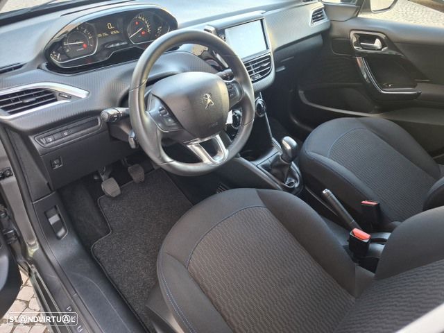 Peugeot 208 1.2 PureTech Signature - 28