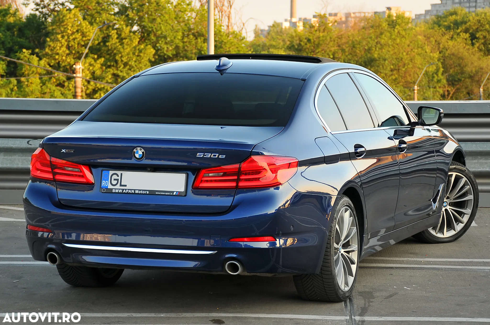 BMW Seria 5 530e xDrive AT PHEV - 11