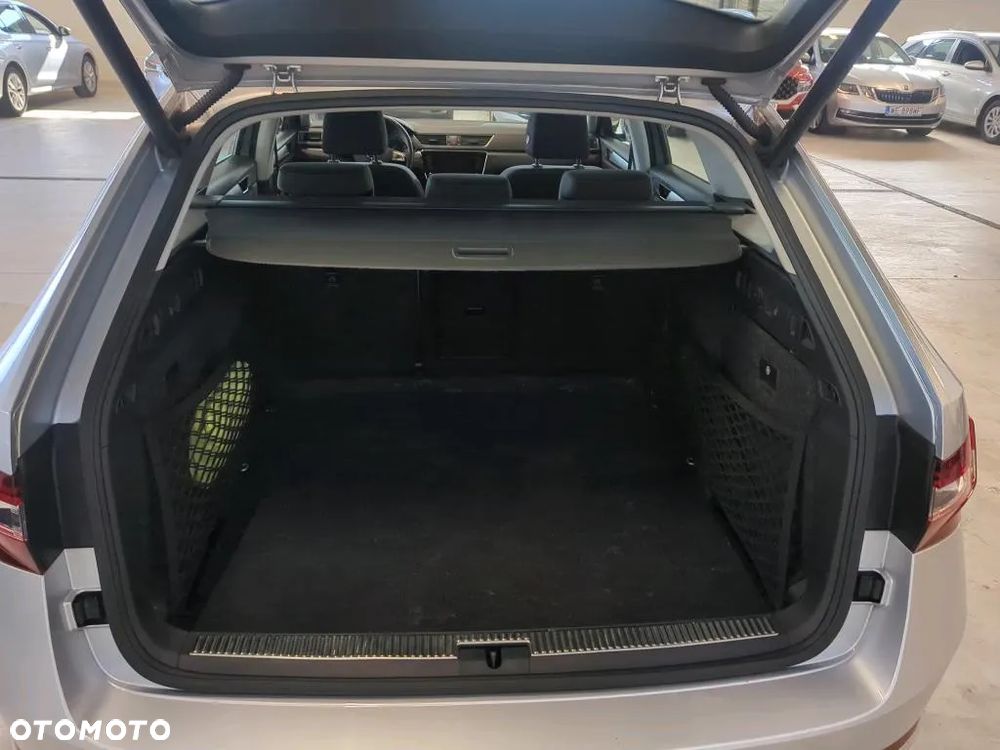 Skoda Superb 2.0 TDI SCR Style DSG - 3