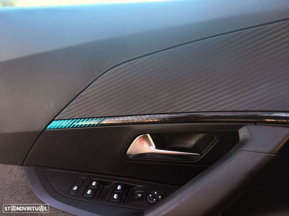 Peugeot e-2008 Style - 8