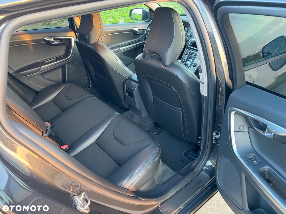 Volvo V60 D3 Momentum - 19