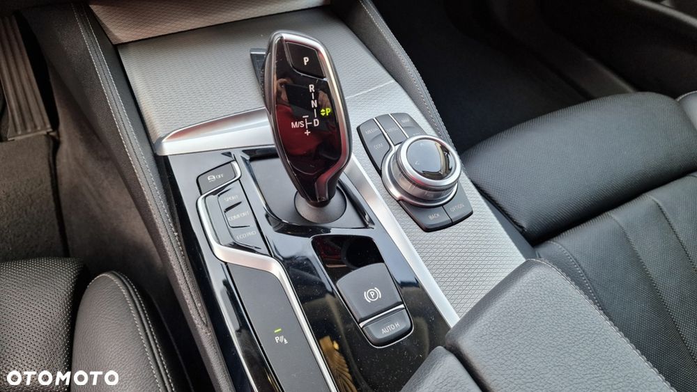 BMW Seria 5 530d Sport Line - 34