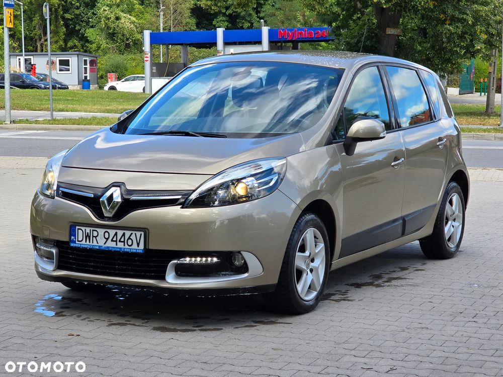 Renault Scenic ver-1-4-16v-tce-tomtom-edition - 2
