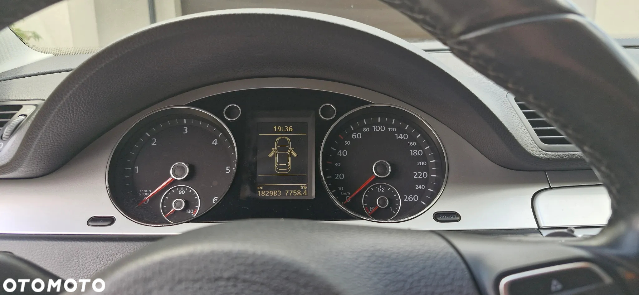 Volkswagen Passat 2.0 TDI Comfortline - 8