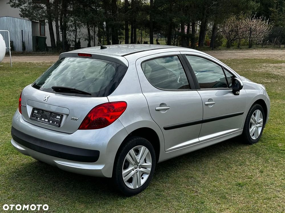 Peugeot 207 - 11