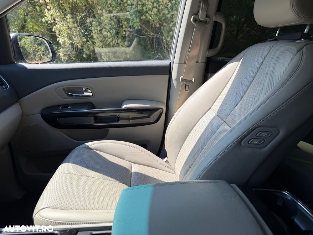 Kia Carnival - 13