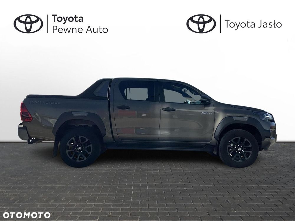 Toyota Hilux 2.8 D-4D Double Cab Invincible Sport 4x4 - 6