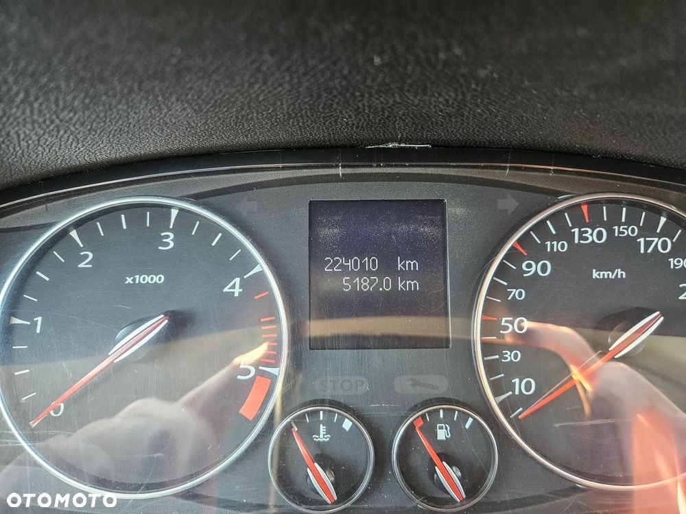 Renault Laguna 2.0 dCi Monaco GP2 - 15