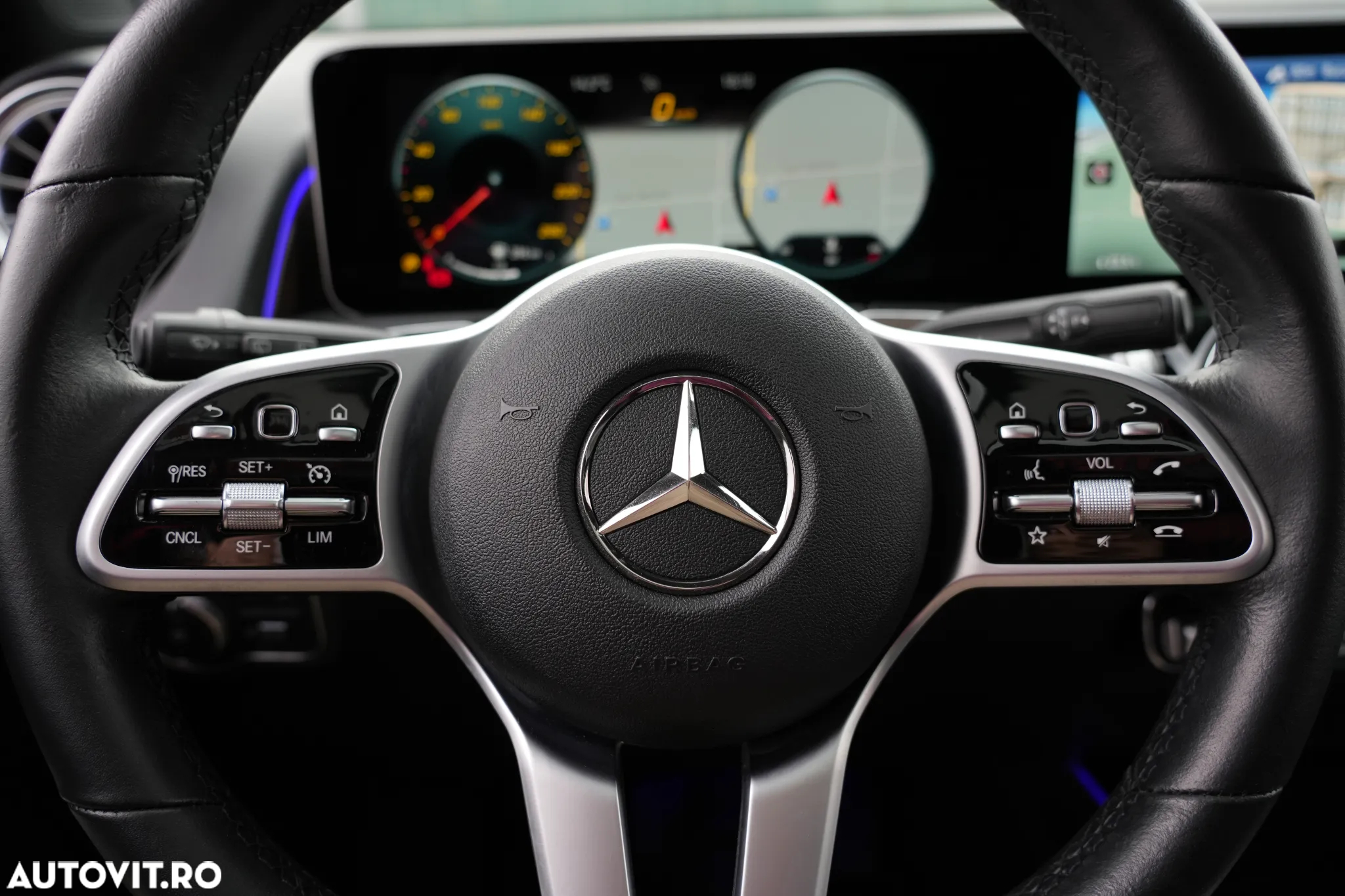 Mercedes-Benz GLB 200 d 4Matic 8G-DCT - 11