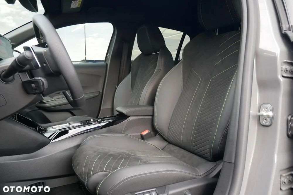 Peugeot 208 1.2 mHEV GT - 8